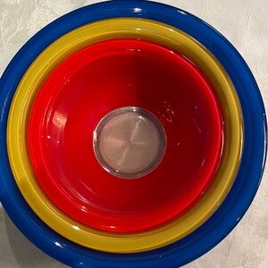 Primary colour Pyrex nesting bowls